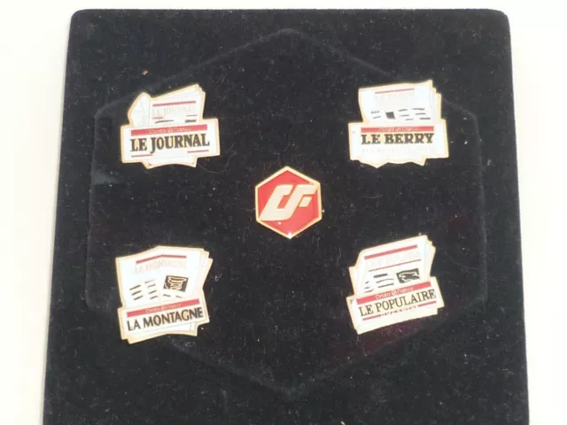 Pin's JOURNAUX, LOT DE 5 Pin's CENTRE FRANCE