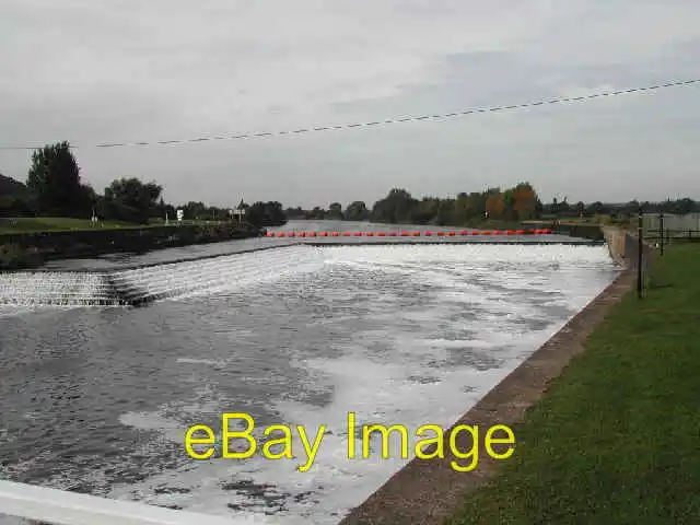 Photo 6x4 Hazelford Weir Bleasby/SK7149 To the left the river Trent goes c2005