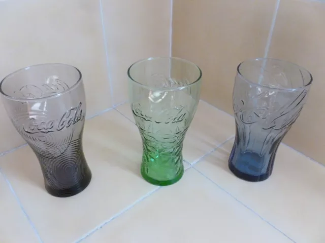 3 VERRES DIFFERENTS COULEUR VARIEE COCA-COLA Soda Verre forme TULIPE  ETAT NEUF