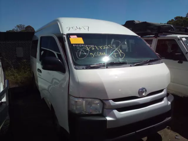 Toyota Hiace A/C Condenser Trh/Kdh, 03/05-04/19 05 06 07 08 09 10 11 12 13 14 15