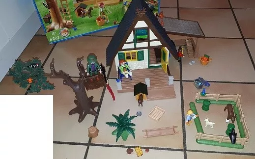 Playmobil 4207 - Maison forestière avec famille et animaux