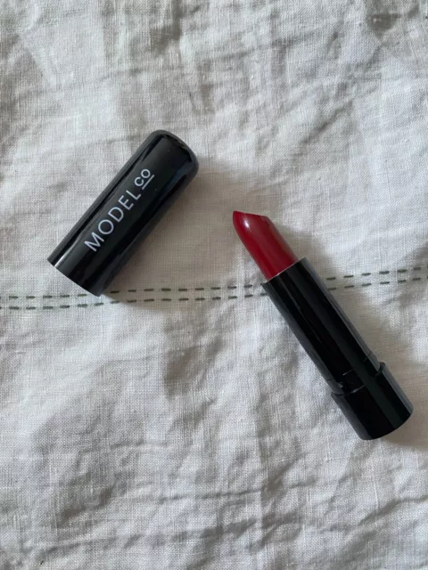 Rouge à Lèvres de ModelCo, Teinte Smitten, neuf