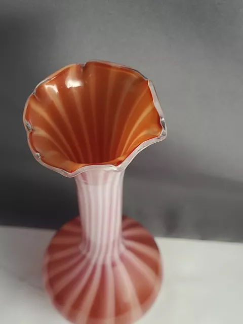 Gorgeous Vintage Hand Blown Glass Vase 2