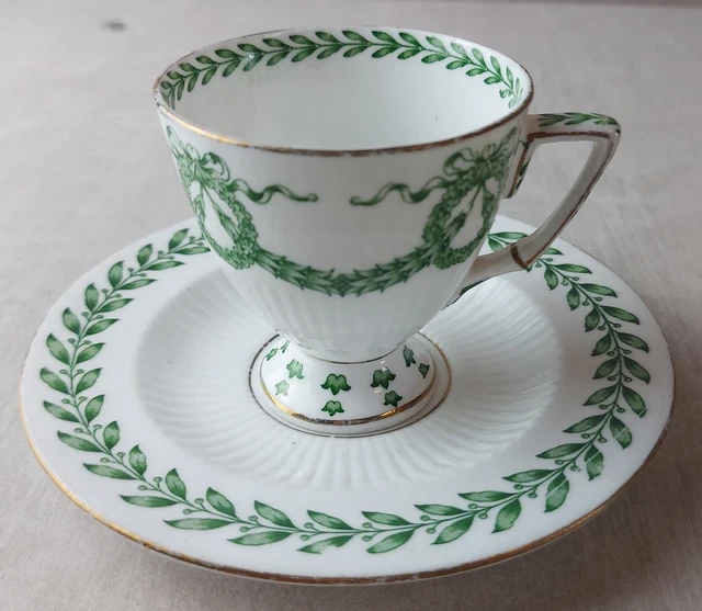 Lot de tasse + sous tasse, style empire / lauriers, en porcelaine Sarreguemines 2