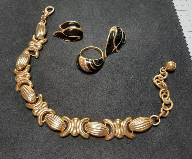 VINTAGE AVON Lot of 4 pieces Bracelet Ring Earrings Signed