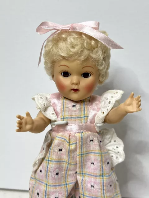 GINNY VOGUE REPRODRUCTION Doll Crib Crowd Blonde In Pink Jumper $25.00 ...