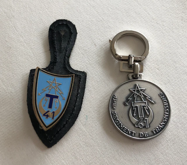 Lot 1 Badge And One Holder Key Military Transmitions 41 REF64656