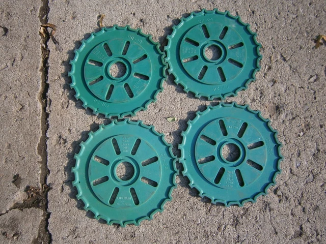IH C11-24  Planter Seed Plate Plastic Disc Plate Lustran seed plates