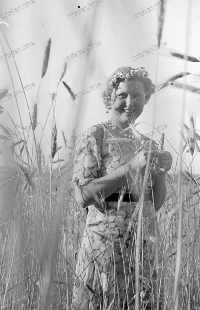 Negativ-Frau-Cute-German-Woman-Girl-Kornfeld-cornfield-1930er Jahre-1930s-1