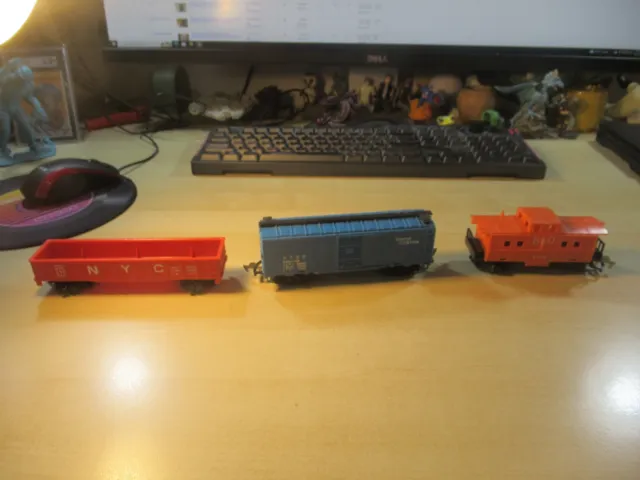 3 Plastic Train Cars B & 0 Atsf Shock Control Nyc 575 Japan Ho Scale
