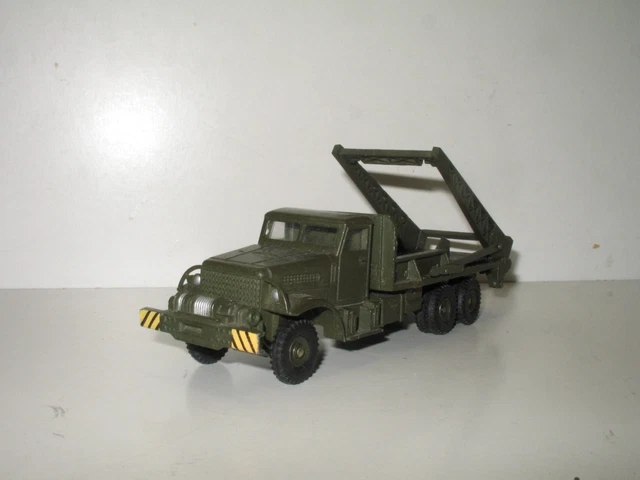 DINKY TOYS, BROCKWAY chassis gravé avec plot, camion militaire trés bon état TBE