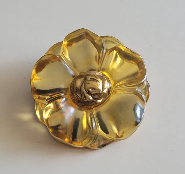Pendentif atypique forme d'abeille avec saphir sur or jaune