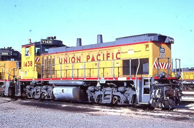 Union Pacific Railroad # 1438, MP15AC diesel locomotive ORIG 35mm color slide