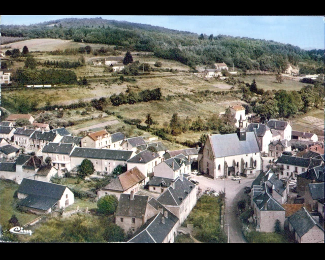 MOUX (58) VILLAS & EGLISE en vue aérienne