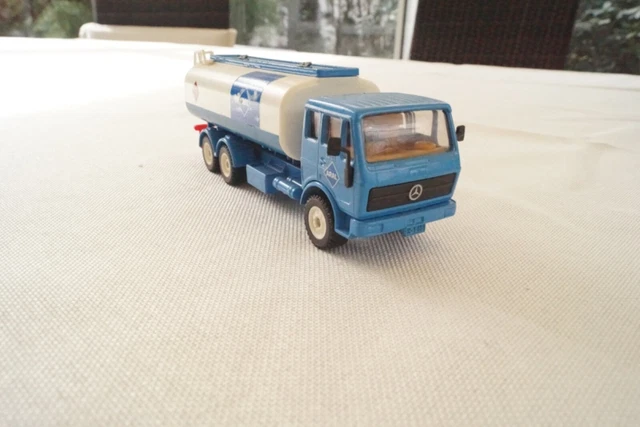 Märklin - 1:43 - 2 Camions citerne Mercedes 8032 Aral . - Catawiki