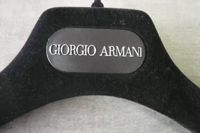 Giorgio Armani schwarzer Kunststoffkleiderbügel
