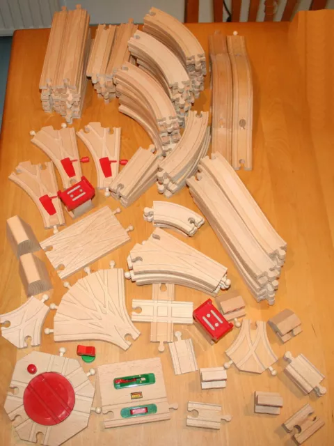 BRIO Holzeisenbahn + Teile anderer Hersteller im Konvolut (145teilg) 2