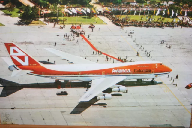 AK Airliner Postcard Flugzeug AVIANCA B.747 Movifoto I