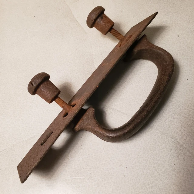 Antique Cast Iron old Farm Door Handle Pull Heavy Duty Cast Iron Salvage + Lock 6