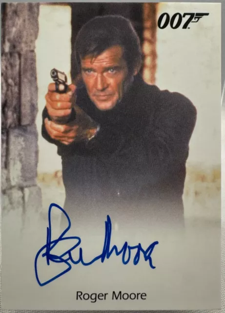 James Bond Archives 2017, Roger Moore (007) Full Bleed Autograph Card
