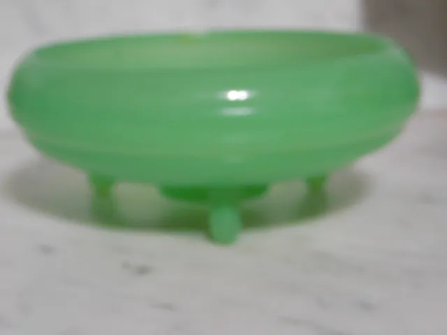 Vtg Jadeite 3 Footed  Bowl Green Art Deco Beehive Style 6" x 2", no mark