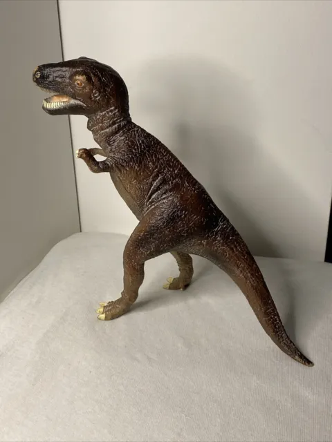 Bruce la grande peluche dinosaure Stegosaure