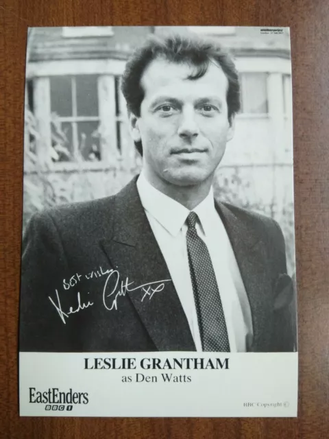 LESLIE GRANTHAM *Den Watts* EASTENDERS PRE-SIGNED CAST CARD AUTOGRAPH FREE POST