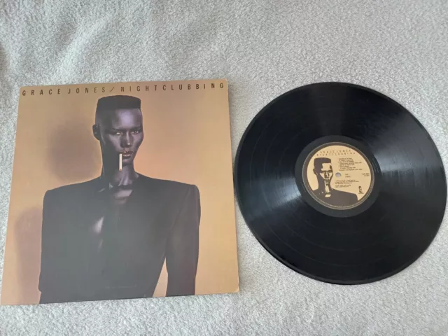 plays ex-/ ex- Grace Jones Lp nightclubbing 1981 island ilps 9624 sleeve +