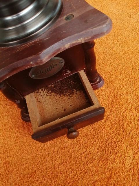 Schöne alte seltene sehr robuste voll funktionierete Holz Kaffeemühle 3