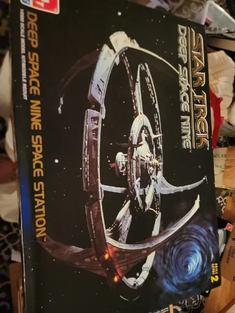 Star Trek Deep Space Nine Space Station - Unassembled AMT Kit8778 No Stickers