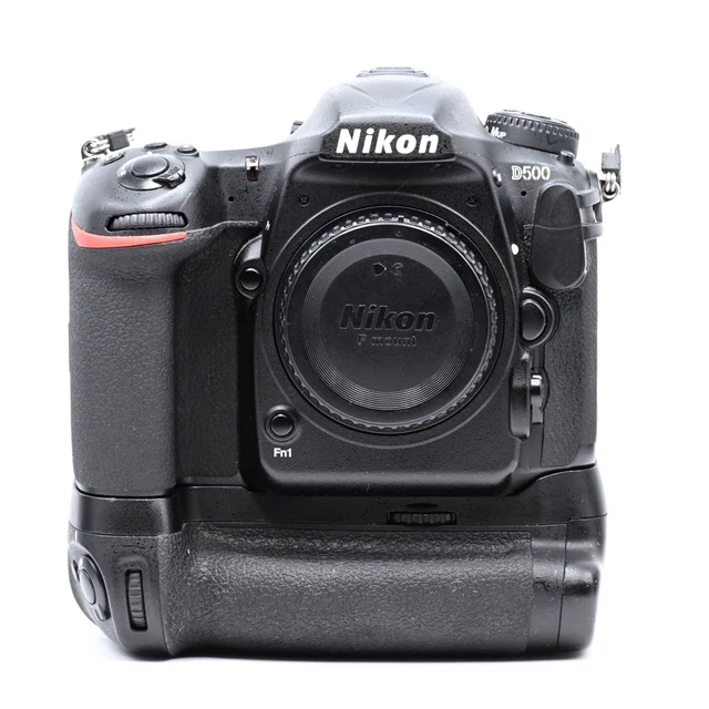 Nikon D500＋MB-D17 NIKON D500 & OEM MB-D17 Multi-Power Battery Pack (Shutter Count
