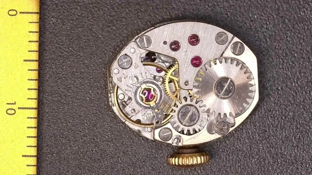Remontoir Montre Automatique Mouvement De Montre EB Calibre 8135 - Pièces Détachées D'occasion Pour Réparation Calibre 8135 Occasion