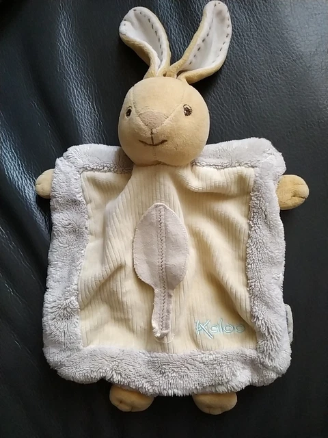 Doudou Lapin Marionnette KALOO Beige Marron Patchwork Plat