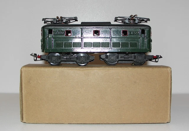 Locomotive PMP E244 caisse bronze, bel état, en boite 31C. Locomotive PMP E244 caisse bronze, bel état, en boite 31C.