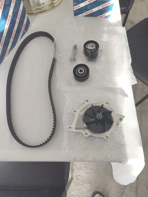 kit de distribution Ford mondeo courroie / pompe a eau /galet tendeur/enrouleur