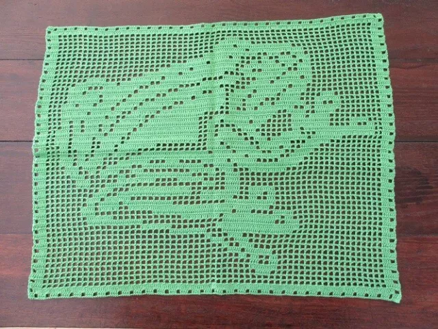 Napperon Grenouille au crochet  en coton vert .Linge de table fait main neuf.