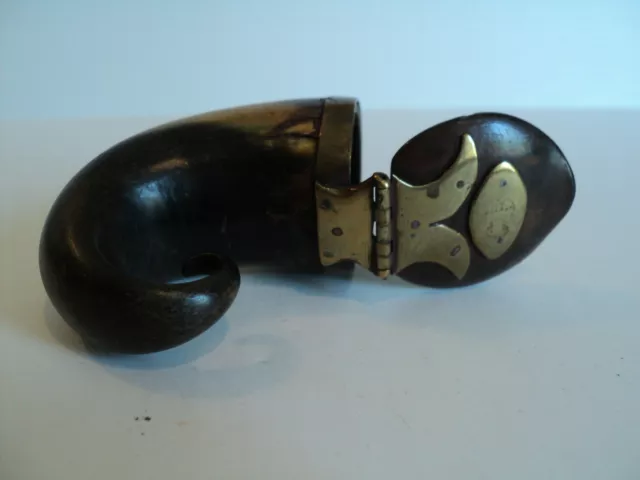 NICE EARLY 19th C. SCOTTISH RAM'S HORN SNUFF MULL, BRASS MOUNTED TOP, c. 1820