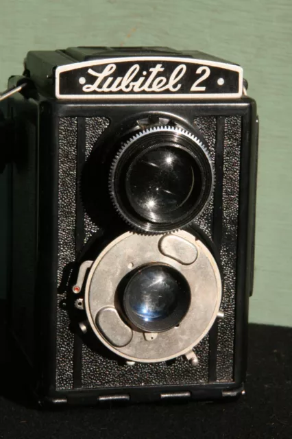 ancien appareil photo argentique Lubitel 2 , made in USSR. **