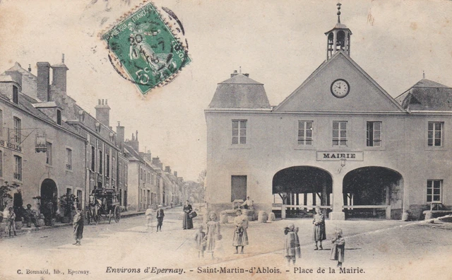 CPA 51 SAINT MARTIN D'ABLOIS Place de la Mairie Environs d'Epernay  (carte plié)