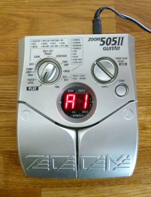 Zoom 505ii Electric Guitar Multi Effects Pedal inc. manual.