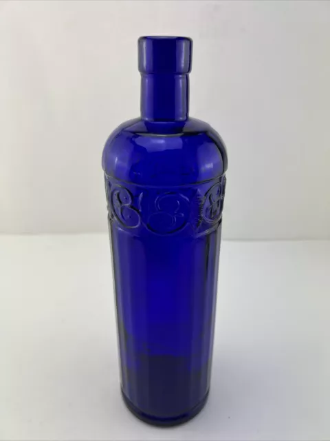 Botella de vino vintage de vaso adornado azul cobalto de 11"" de alto hecha en Canadá