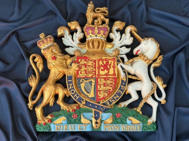 ROYAL COAT OF Arms Dieu Et Mon Droit Solid Wood Handcrafted  display picture 1