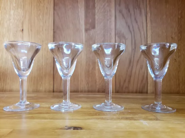 Lot de 4 anciens verres à absinthe de bistrot en verre moulé (Lot n°2)