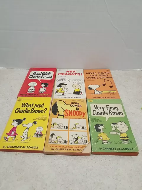 Snoopy Charlie Brown Comic Books-Charles M Schulz ~Vintage 1960’s & 70’s PB x6