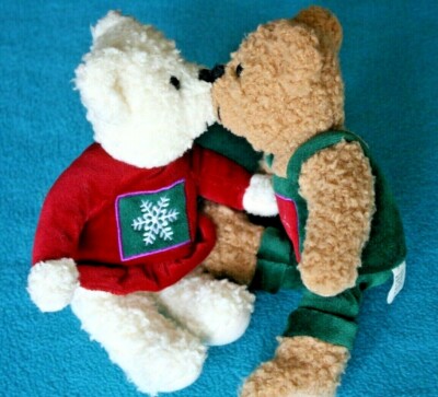 Hallmark's Kiss Kiss Mistletoe 9" Plush Snowflake Bears 2001
