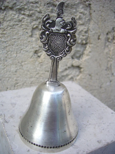 Cuillères de service en métal argenté antique WILLIAM HUTTON and SONS