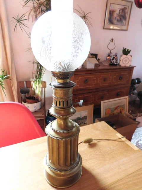 ANCIENNE LAMPE A pétrole en laiton et verre EUR 220,00 - FR