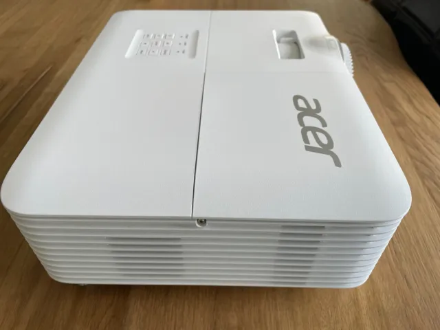 HD Acer Beamer - Front Projector (H6522ABD DLP)