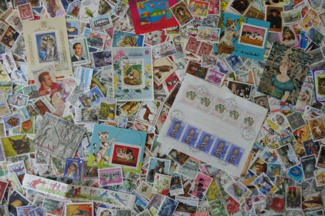 (LOT-VRAC404) 1000 très beaux timbres du monde (photo dans le texte)