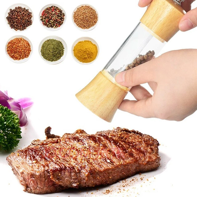Il tradizionale macinapepe in legno conferisce un tocco autentico alla tua cucina